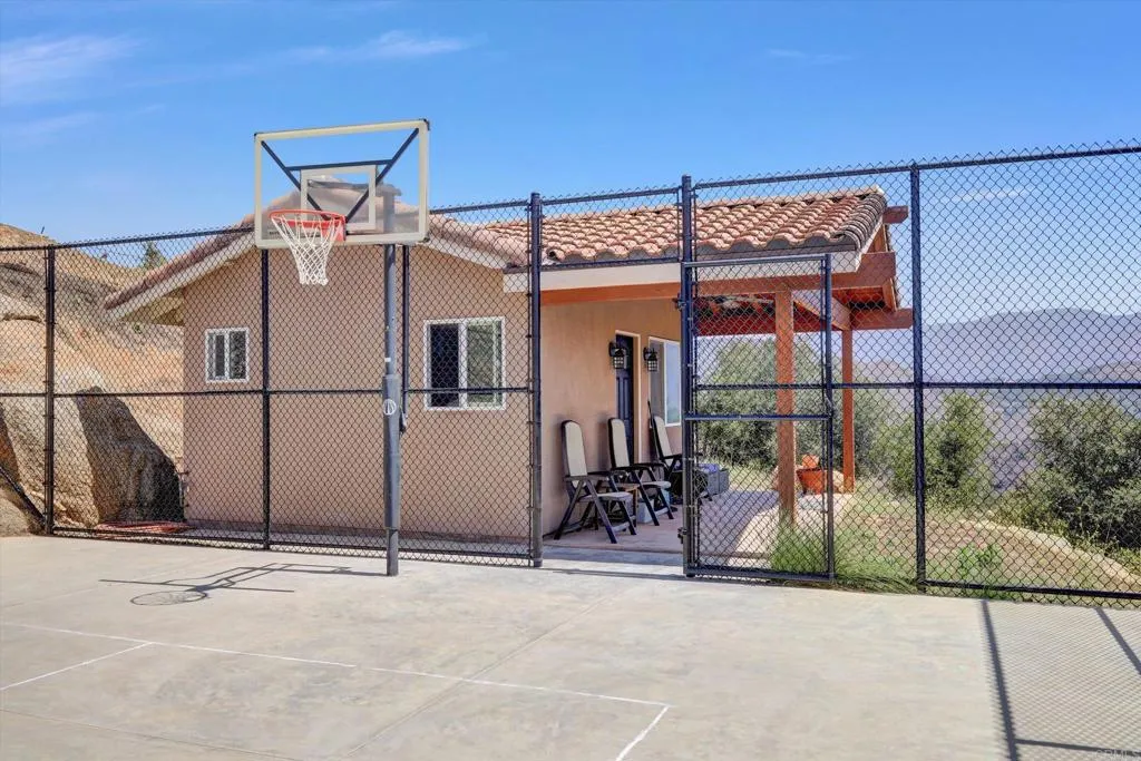 https://cdn.realtyfeed.com/cdn/127/306613114/1b470f02a1f3a233f8228967ab52187a.webp