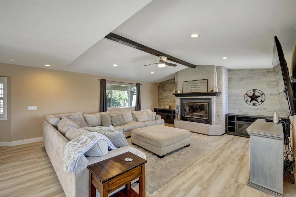 https://cdn.realtyfeed.com/cdn/127/306613114/20646ab14707483791ed4917ceb77d49.webp