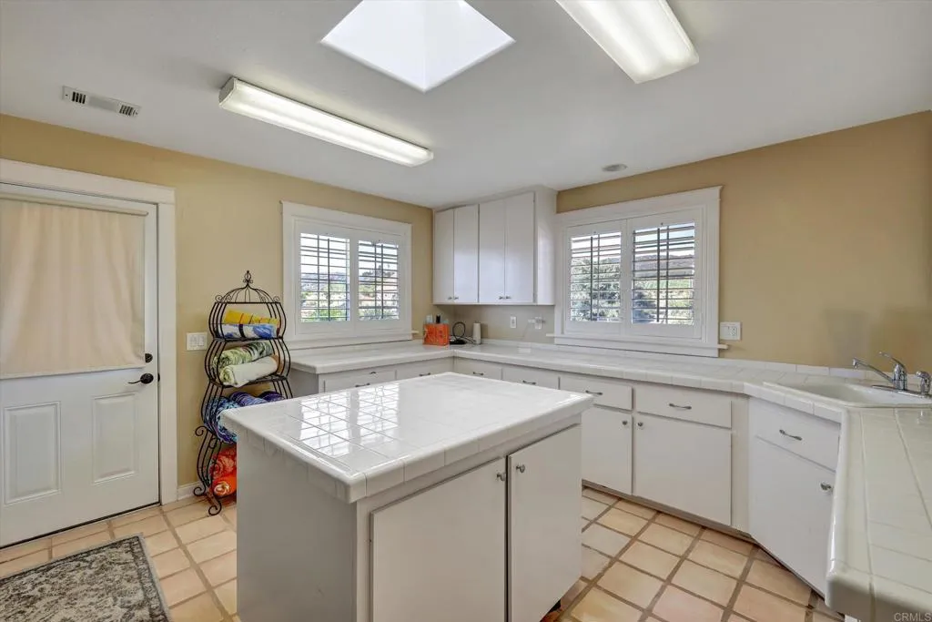 https://cdn.realtyfeed.com/cdn/127/306613114/371d8ea717c7515305ab2f306b8afc83.webp