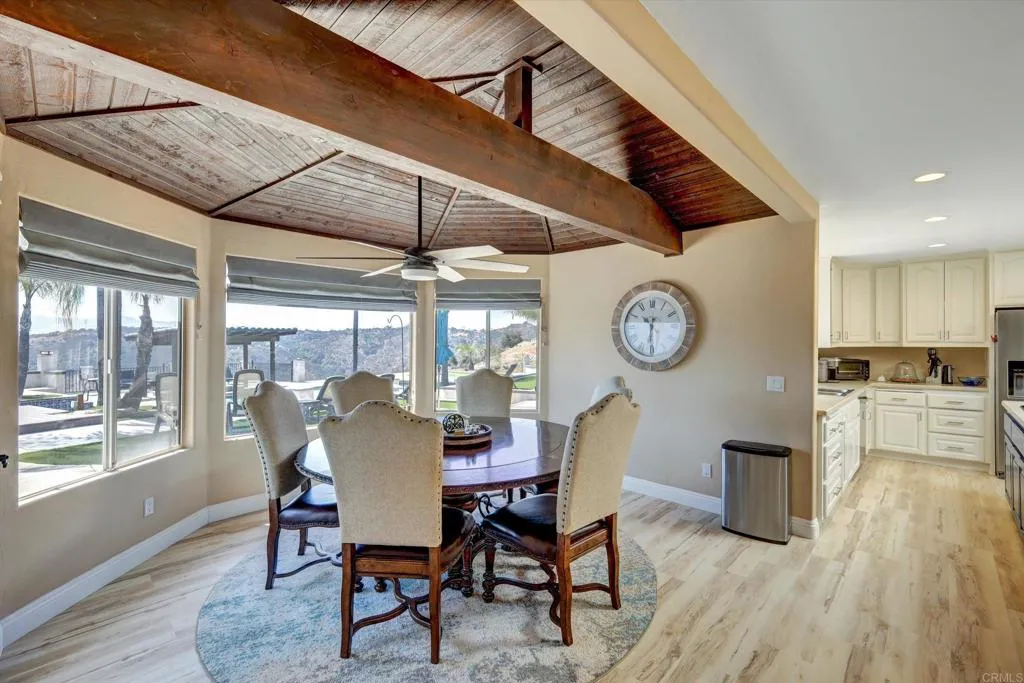 https://cdn.realtyfeed.com/cdn/127/306613114/8f43b2eb9d83042cf96677d28ac61a68.webp
