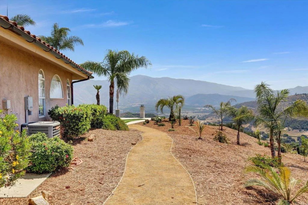 https://cdn.realtyfeed.com/cdn/127/306613114/a17700e7dcb1732f92f5b28393437bd5.webp