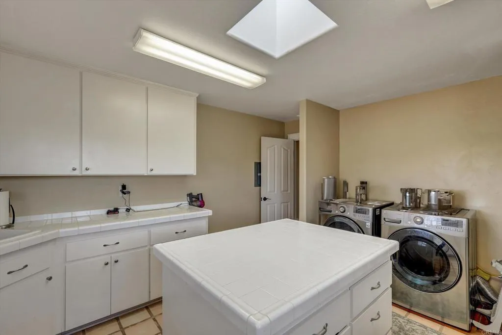 https://cdn.realtyfeed.com/cdn/127/306613114/b764c144d8393631e1108a2a5970f2c9.webp