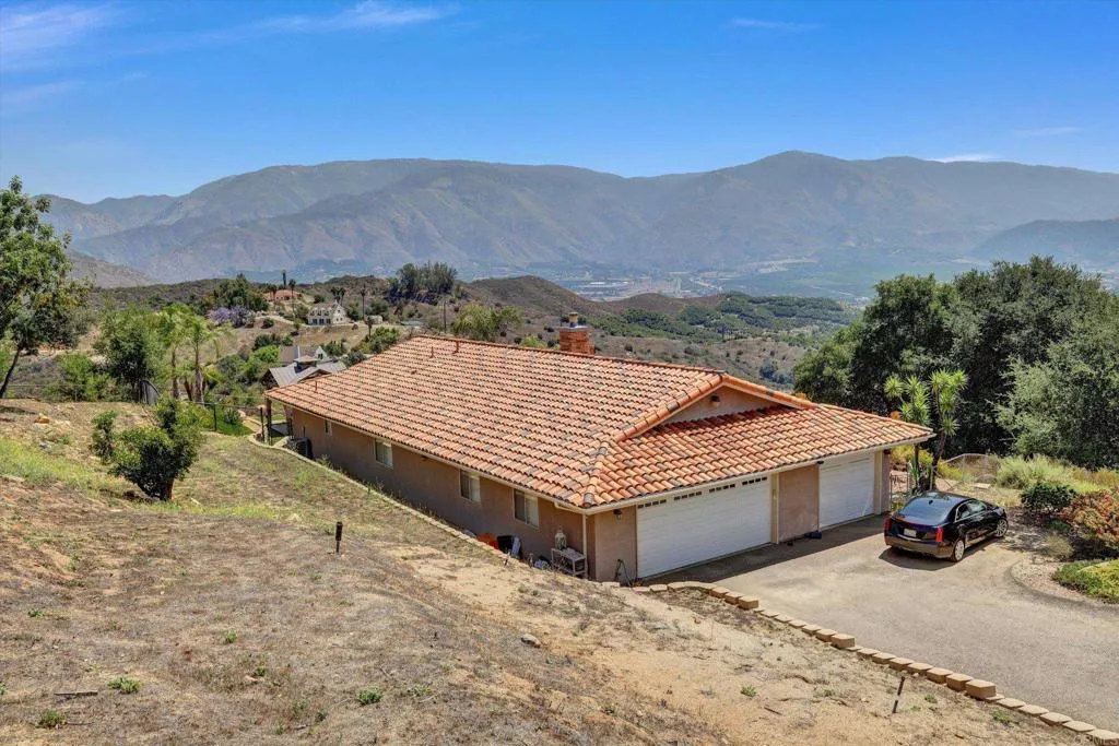 https://cdn.realtyfeed.com/cdn/127/306613114/ecf8e0648eaf442574b408776465e567.webp