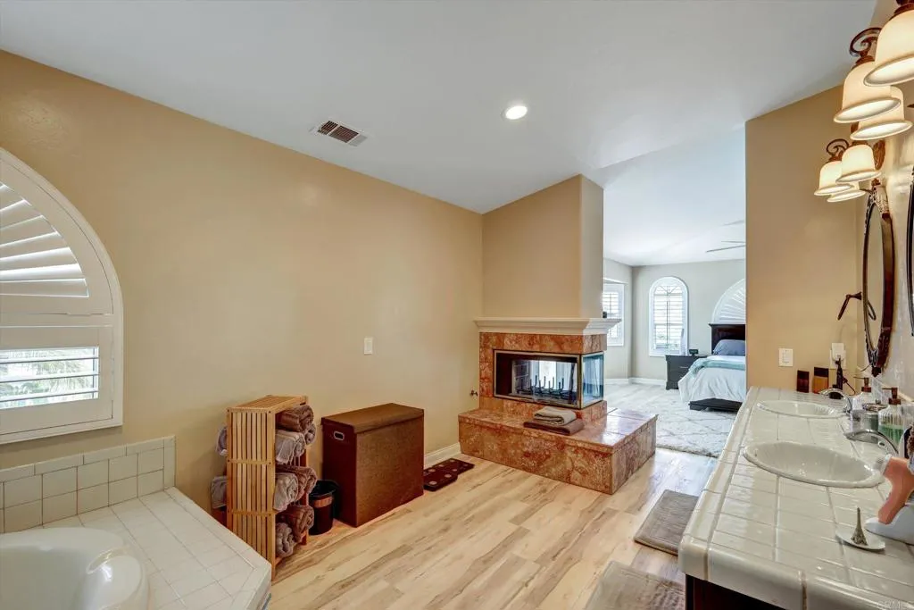 https://cdn.realtyfeed.com/cdn/127/306613114/ffaafe54a0cc686430bb4a1ab1af174c.webp