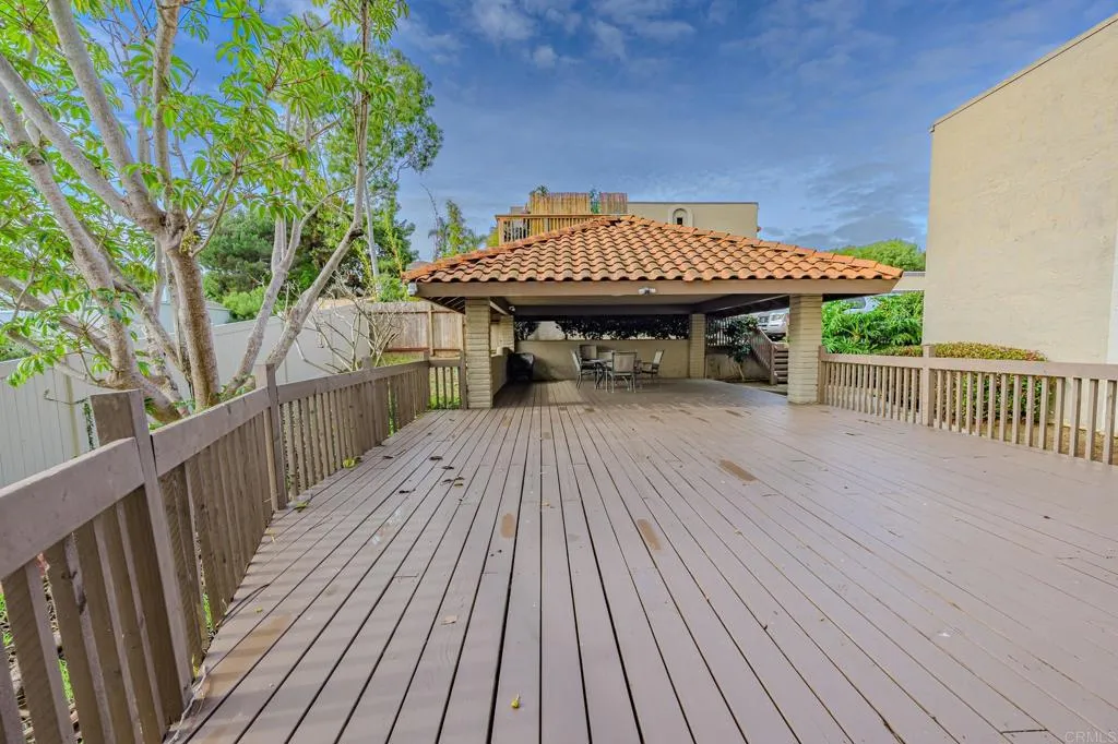 https://cdn.realtyfeed.com/cdn/127/306613231/8cc48ed638cee20219736b19def68e78.webp