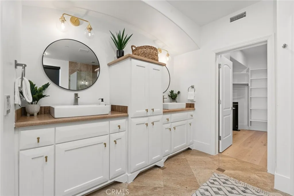 https://cdn.realtyfeed.com/cdn/127/306613257/c99d7156a3c009ea188621f2c16d32bd.webp