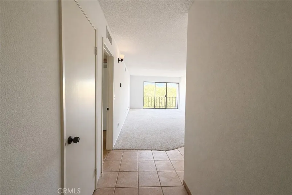 https://cdn.realtyfeed.com/cdn/127/306613264/471bdf0348020bc6efba177c80129f42.webp