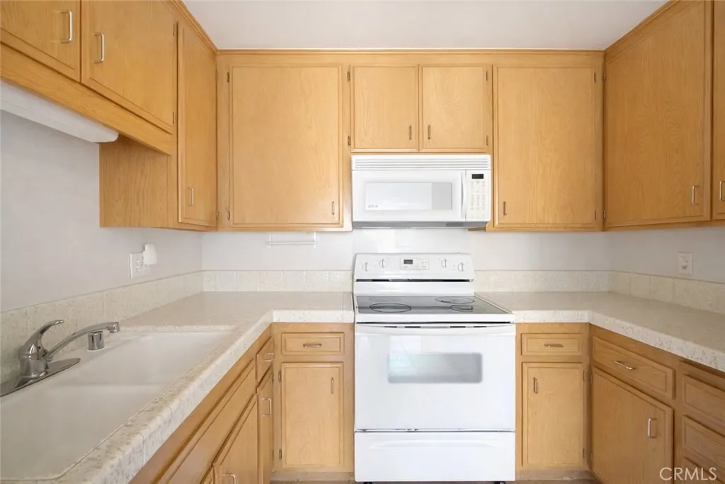 https://cdn.realtyfeed.com/cdn/127/306613264/779a66547d9dc2c31dbce55c532d67a3.webp