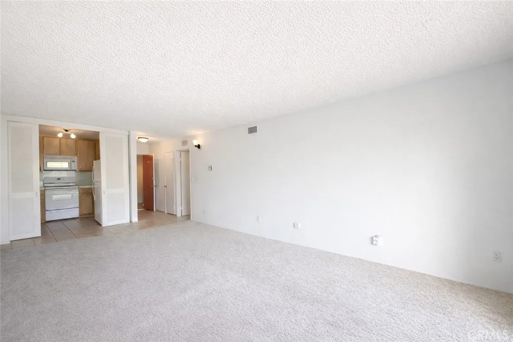 https://cdn.realtyfeed.com/cdn/127/306613264/a89ac62d5d6db4ff6f97de9b9f4ed1eb.webp