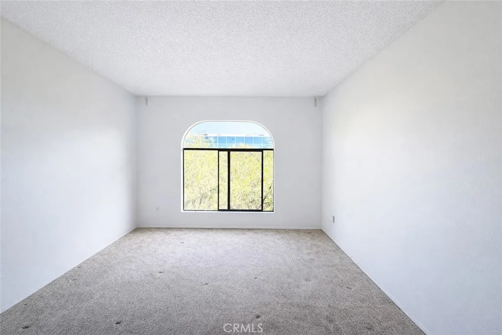 https://cdn.realtyfeed.com/cdn/127/306613264/c4b91139bb92c68647f1400dc2eea748.webp