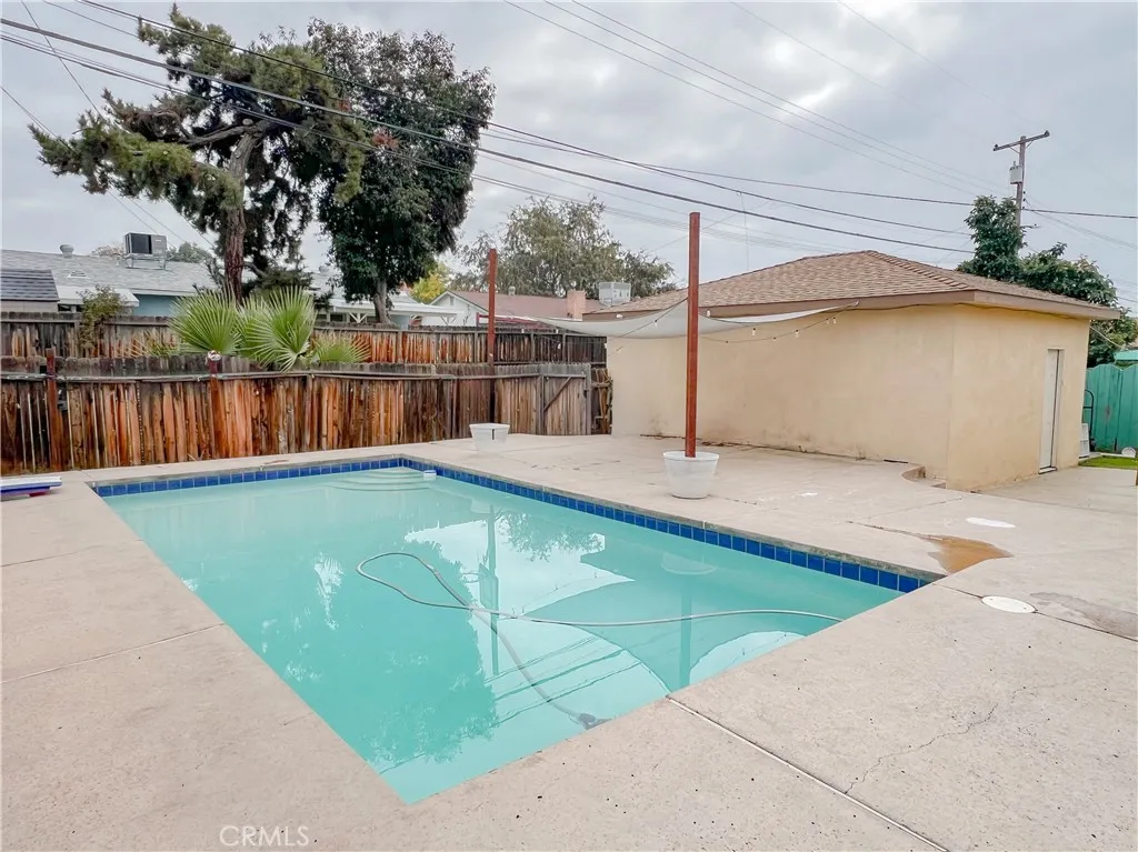 Bakersfield, CA 93305