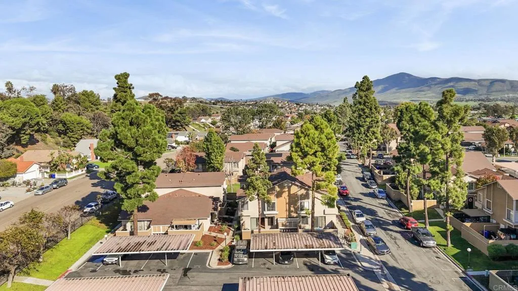 https://cdn.realtyfeed.com/cdn/127/306613671/e8bcc94ecf364bbe5f7fb2a7aa7812b6.webp