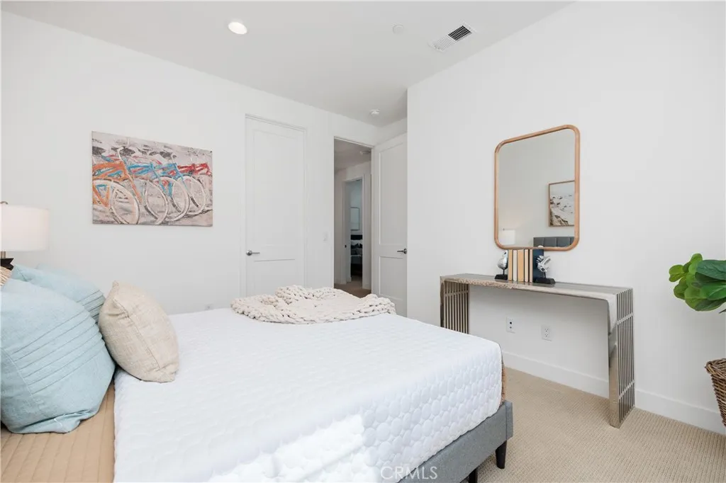 https://cdn.realtyfeed.com/cdn/127/306613712/c759793f70e405cac2d5df4de21920d4.webp