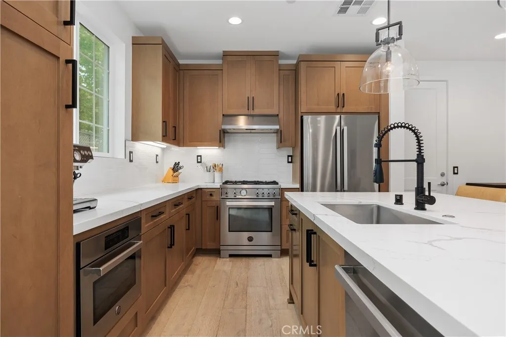 https://cdn.realtyfeed.com/cdn/127/306613712/de4323f8518616a7581b0f366bfe3970.webp