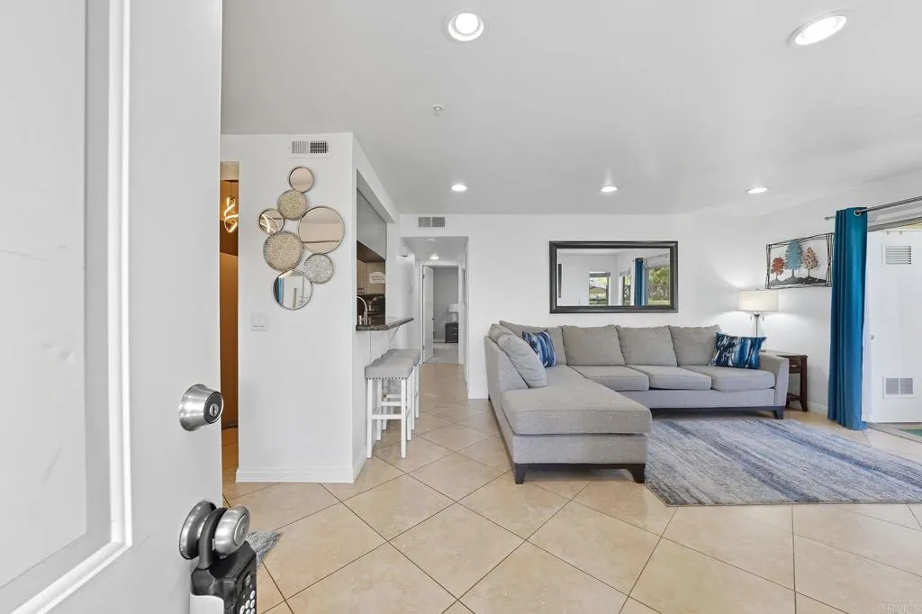 https://cdn.realtyfeed.com/cdn/127/306613756/8ae64f37f418a020de39403870f05f60.webp