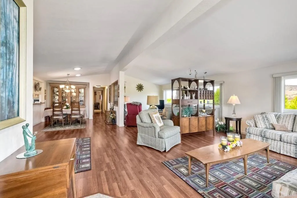 https://cdn.realtyfeed.com/cdn/127/306613758/08b777e07139df6124023c124d1a2751.webp