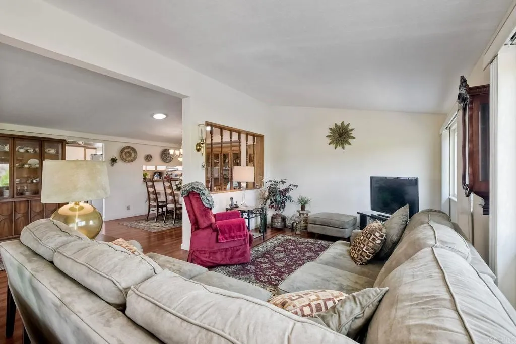 https://cdn.realtyfeed.com/cdn/127/306613758/2987a1a0e0459abc682882a05b5bd974.webp