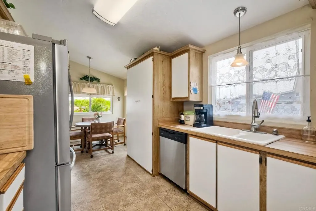 https://cdn.realtyfeed.com/cdn/127/306613758/eb9ad00b923d21a7e774c9569d6ed7d9.webp