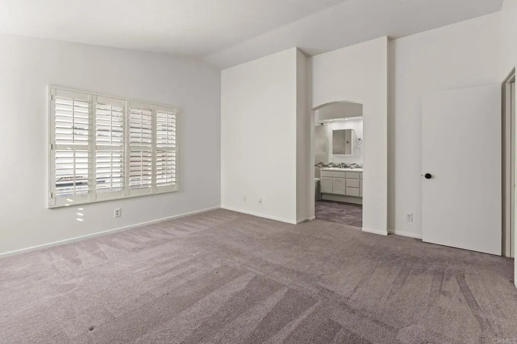 https://cdn.realtyfeed.com/cdn/127/306613760/165570ae96e4afe1a04a7c80b9265c4b.webp