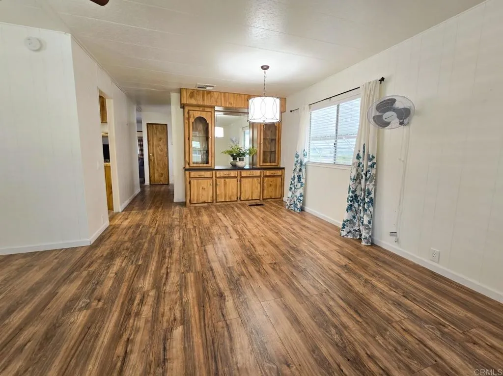 https://cdn.realtyfeed.com/cdn/127/306613844/aba39eb6a24da53037cc08f21ac0d56a.webp