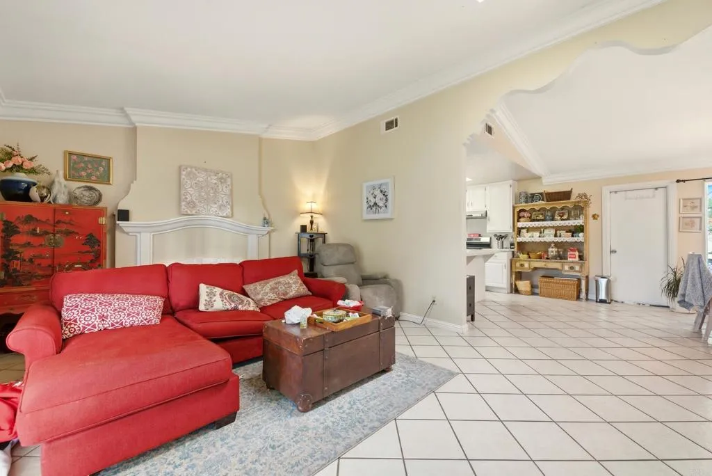 https://cdn.realtyfeed.com/cdn/127/306613845/a0dbe5439eb92f20af678507f72054c2.webp