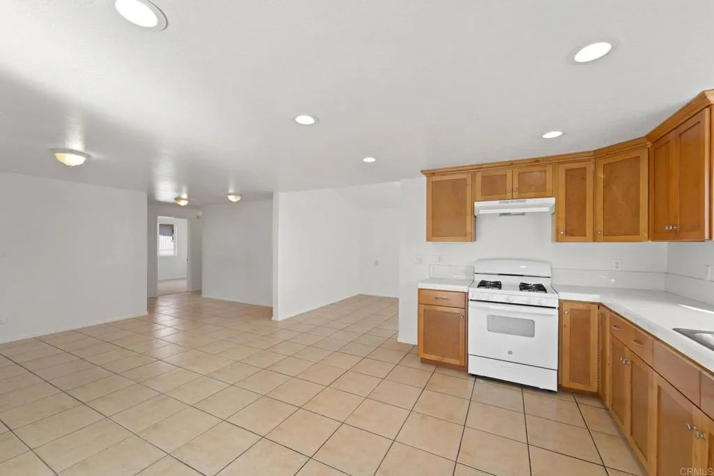 https://cdn.realtyfeed.com/cdn/127/306613894/03820d8c37f67deef6de48c3a2363af9.webp