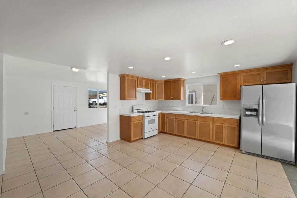 https://cdn.realtyfeed.com/cdn/127/306613894/955fa31a62ee43edb121264fec38fc16.webp
