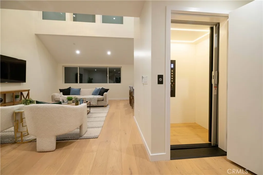 https://cdn.realtyfeed.com/cdn/127/306613939/40cd003cba1f374fcef4b3ea61fd0f6d.webp