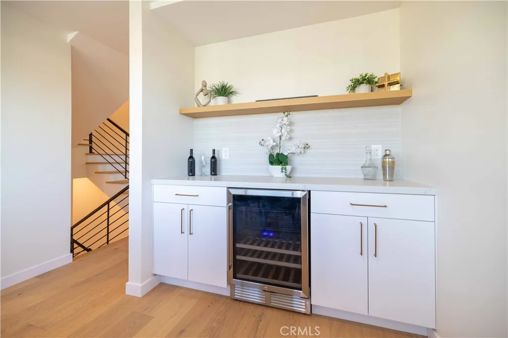 https://cdn.realtyfeed.com/cdn/127/306613939/7aeb1f1f5ba7914fe4961e6e417939b7.webp