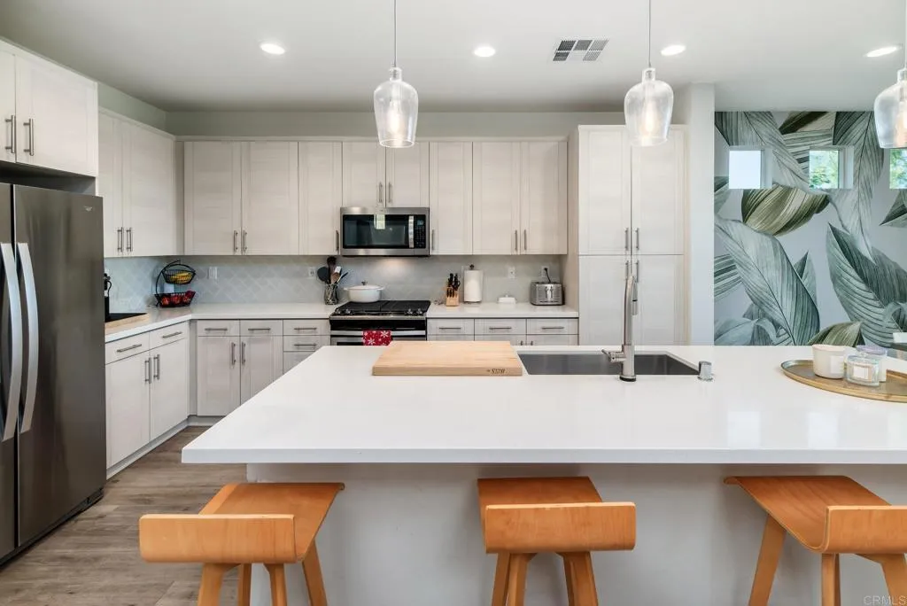 https://cdn.realtyfeed.com/cdn/127/306613990/6753ca4cb9ed17e230ab18ac4c218781.webp