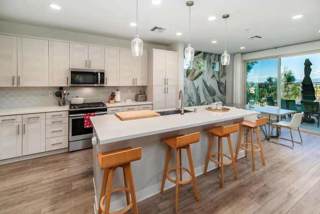 https://cdn.realtyfeed.com/cdn/127/306613990/cd36f49d6121fbf139d9794a8174d1a2.webp