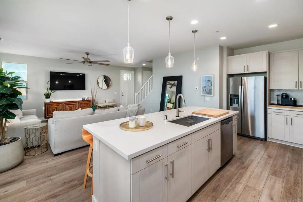 https://cdn.realtyfeed.com/cdn/127/306613990/dd559f140a4d31980baf012e66f7a99e.webp