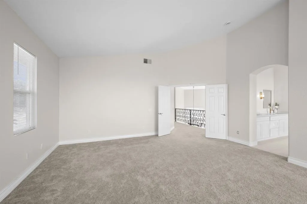 https://cdn.realtyfeed.com/cdn/127/306614037/bf3d479a16d1a8942f707cfb27777973.webp