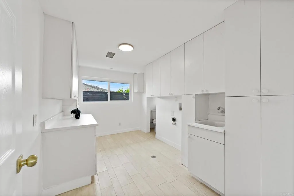 https://cdn.realtyfeed.com/cdn/127/306614066/ffb852f3a20ac157341b37971ac1f0f9.webp
