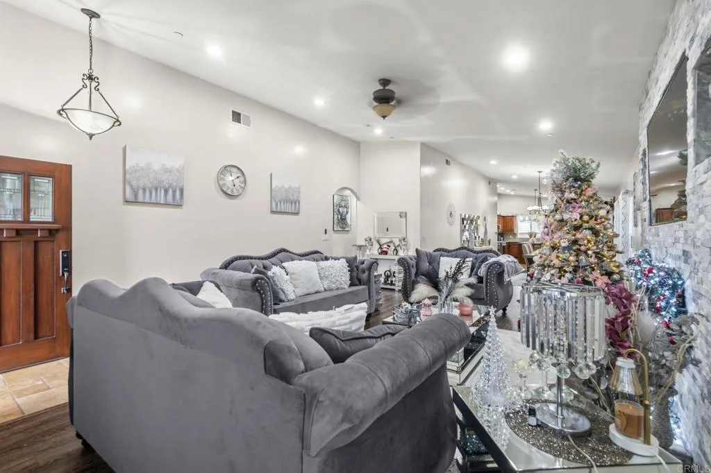 Photo #8: PTP2600180 Listing: Photo #8