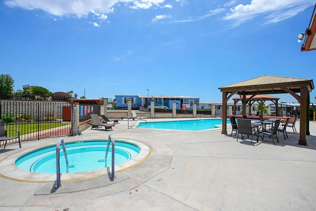 https://cdn.realtyfeed.com/cdn/127/306614166/8270a84738a5c2ab9fad6438ab65ca68.webp