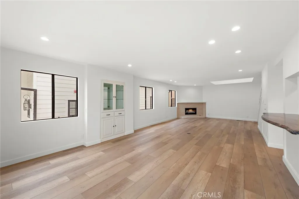 405 Heliotrope Avenue Unit A, Corona del Mar, CA 92625 - Photo 5 of 27, Corona Del Mar, CA