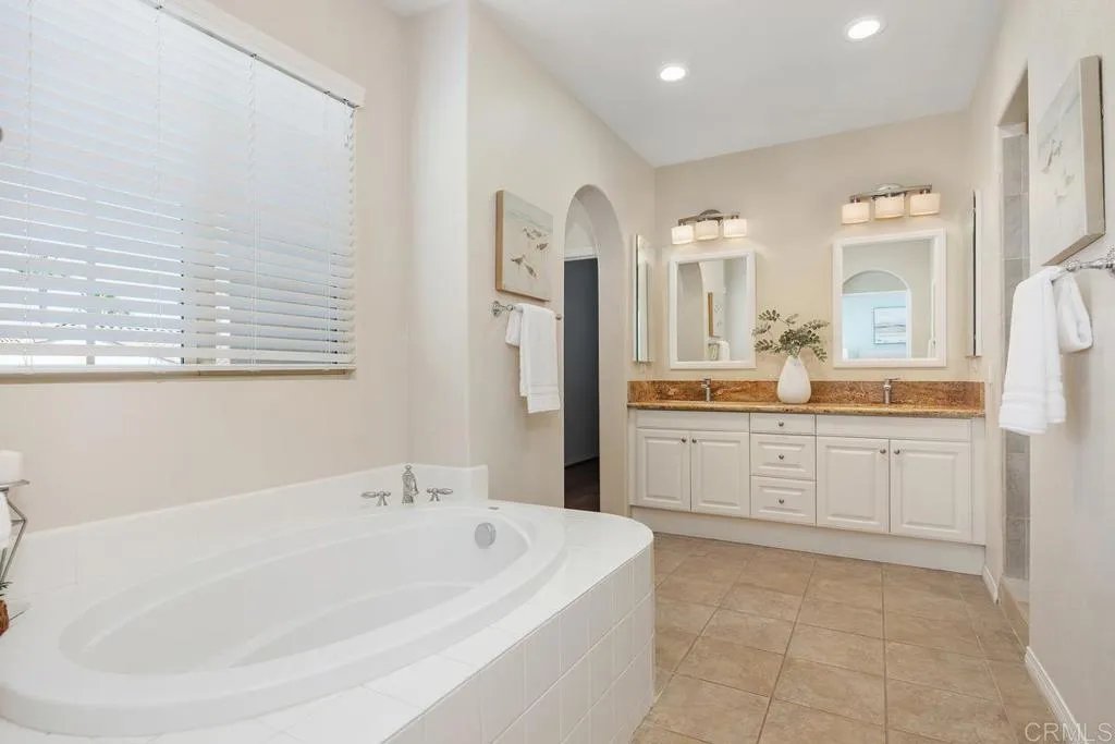 https://cdn.realtyfeed.com/cdn/127/306614228/93d731ea18cfd54f5a82e2c35190222c.webp