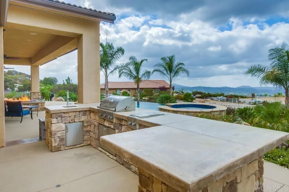 https://cdn.realtyfeed.com/cdn/127/306614229/b2ad2570e8618a45d7b492c87be42c94.webp