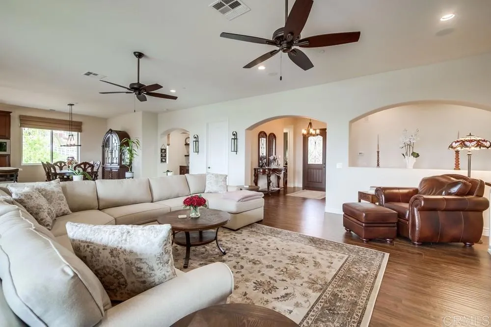 https://cdn.realtyfeed.com/cdn/127/306614229/f59aa5ad118c4895566ecc617a3a5d0d.webp