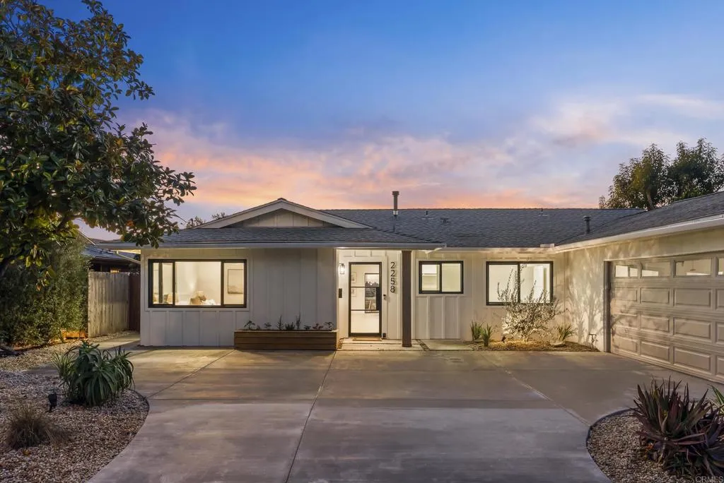 https://cdn.realtyfeed.com/cdn/127/306614247/e964e0afe7e8ae5c6f1105351c9ed8bb.webp