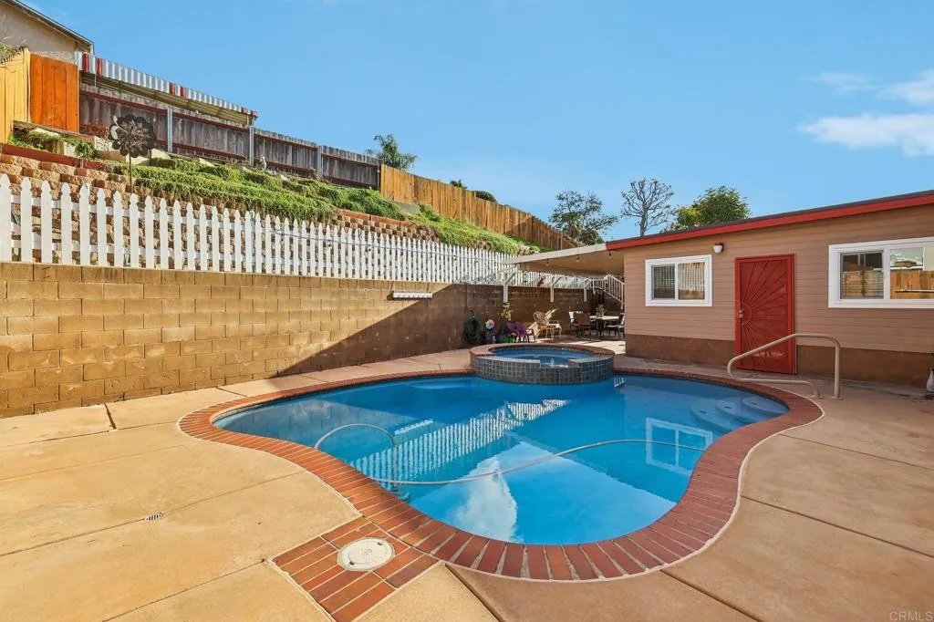 https://cdn.realtyfeed.com/cdn/127/306614253/0428814b6f1313e12dca3d3155a7cb21.webp