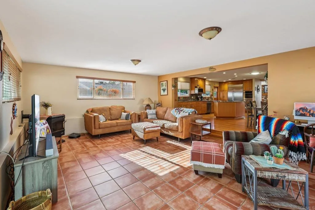 https://cdn.realtyfeed.com/cdn/127/306614253/0be4b000ee7065a5244c9ccccaaf120d.webp