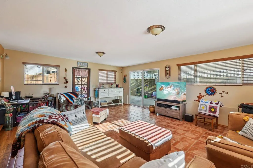 https://cdn.realtyfeed.com/cdn/127/306614253/31f8c5ed69f5938f9c5979b12df3bd59.webp