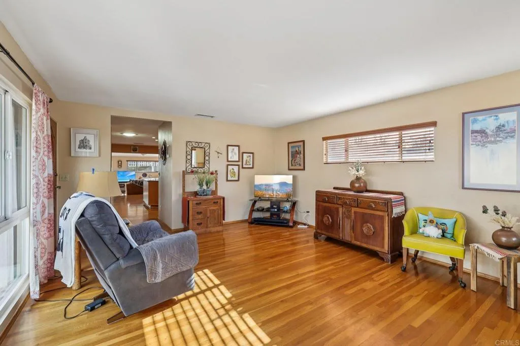 https://cdn.realtyfeed.com/cdn/127/306614253/53afe7e73609e3565097995168d8edb4.webp