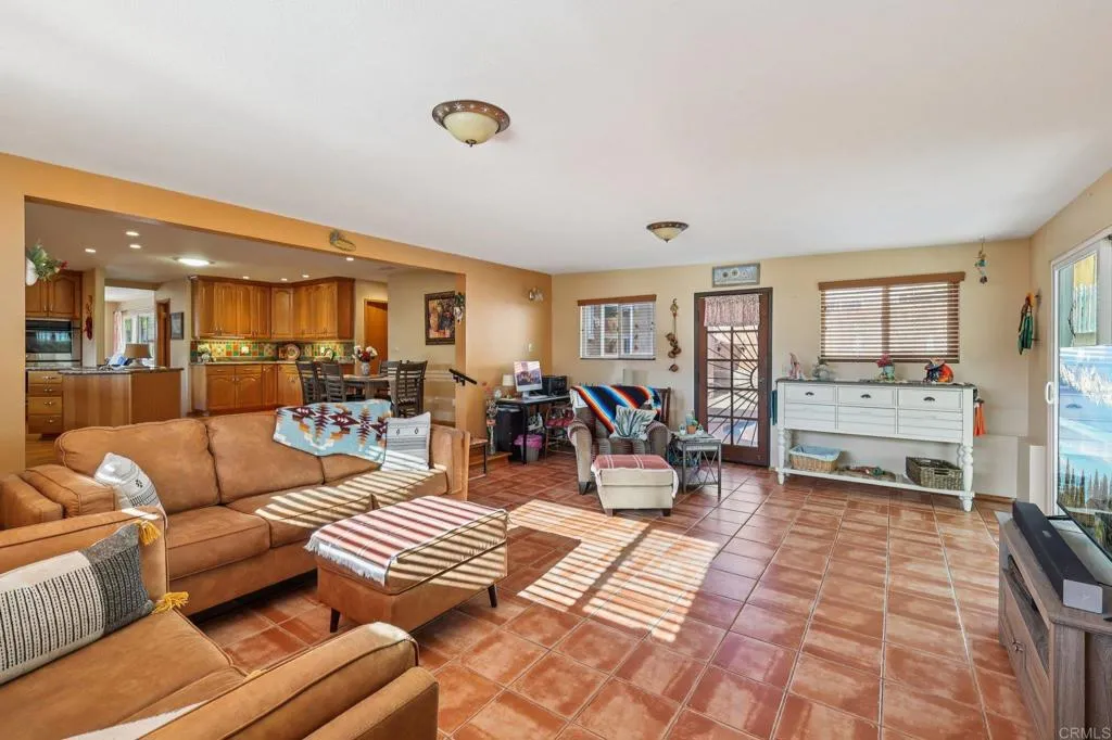 https://cdn.realtyfeed.com/cdn/127/306614253/579148697926a53a2e899328ad288b3d.webp