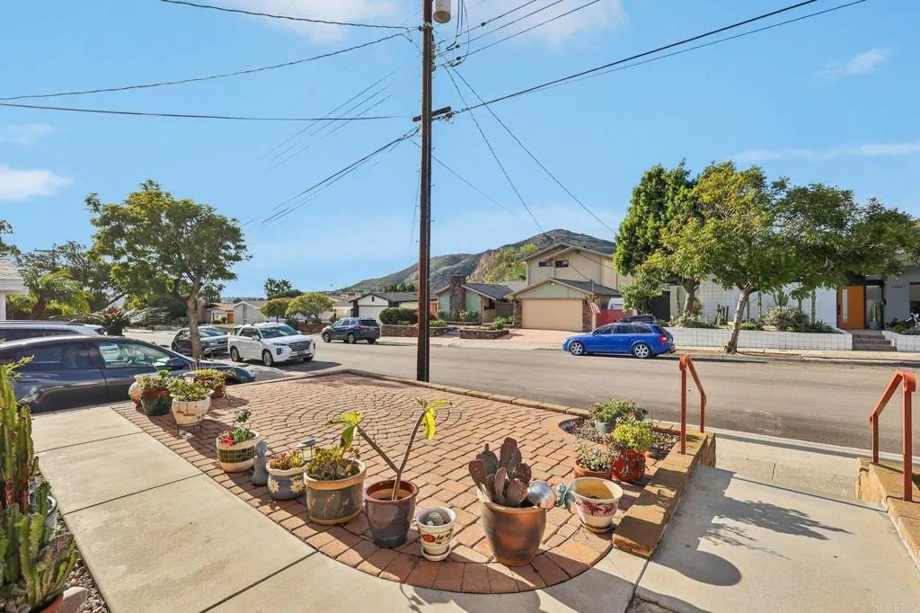 https://cdn.realtyfeed.com/cdn/127/306614253/e86db5d6769a00b2bafbd012c26a521a.webp