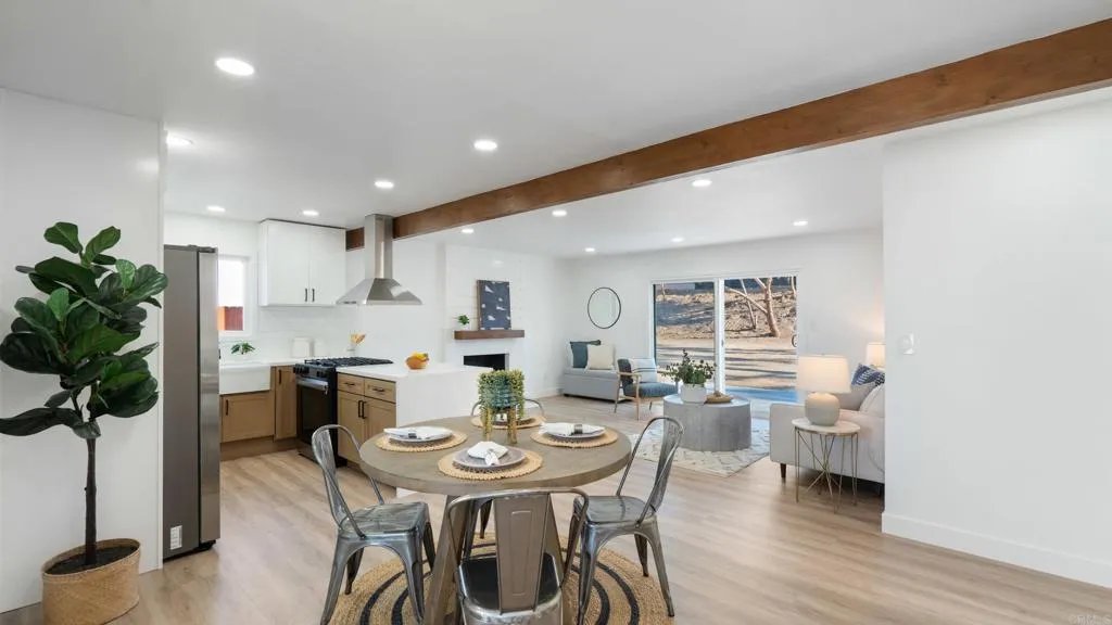 https://cdn.realtyfeed.com/cdn/127/306614254/91b014ca674a0931badf56bc903438ab.webp