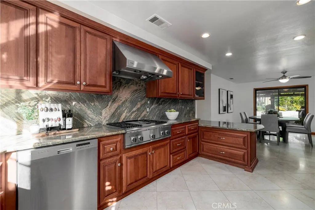 https://cdn.realtyfeed.com/cdn/127/306614315/119bb3ff77ffbfa1a86b70782ab61798.webp