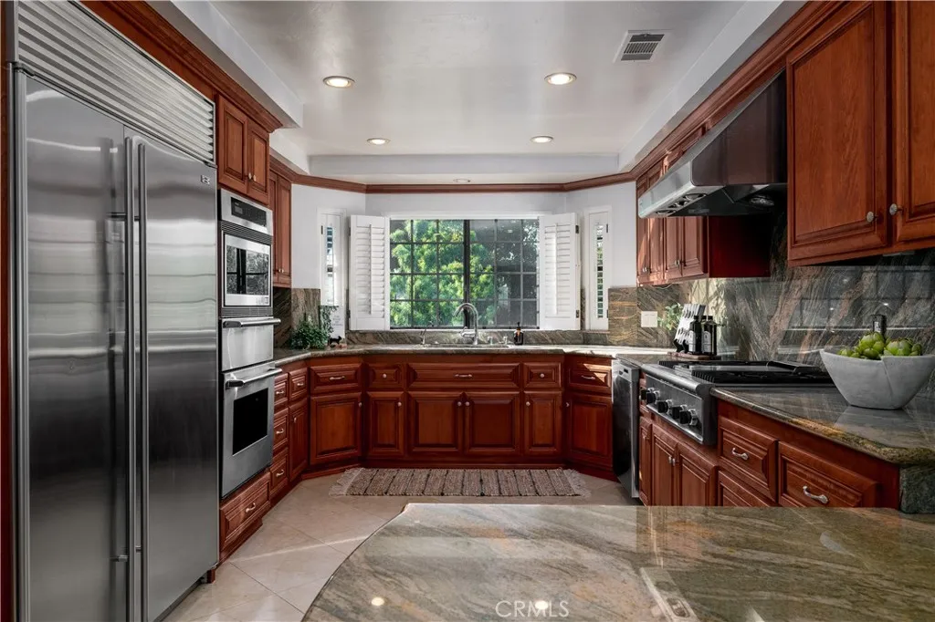 https://cdn.realtyfeed.com/cdn/127/306614315/39656fd1ab9464e82a951368da141b87.webp